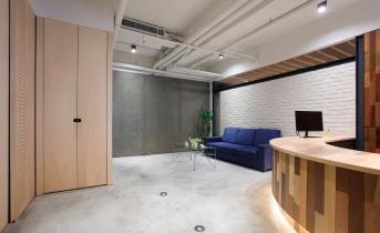 我的行事風(fēng)格就是不呆板！25 年老屋蛻變?yōu)楠毺毓I(yè)風(fēng)辦公室 